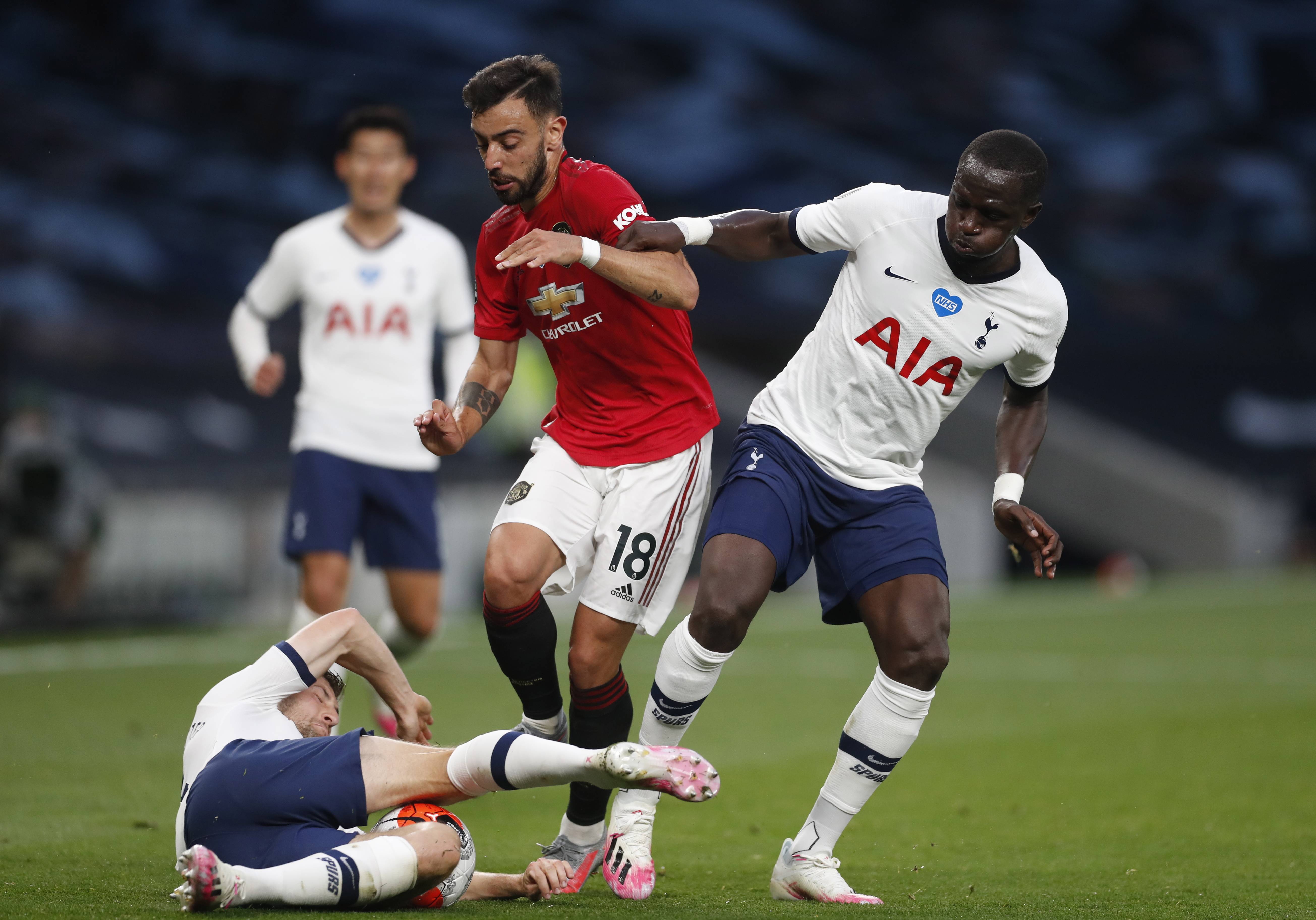 于双方球迷 于双方球迷